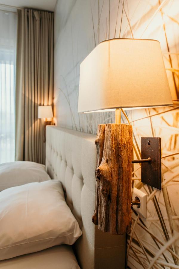 Hotel De Zeeuwse Kust เรอเนสเซอ ภายนอก รูปภาพ