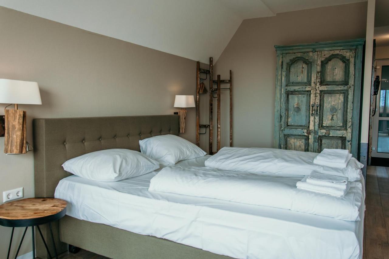 Hotel De Zeeuwse Kust เรอเนสเซอ ภายนอก รูปภาพ
